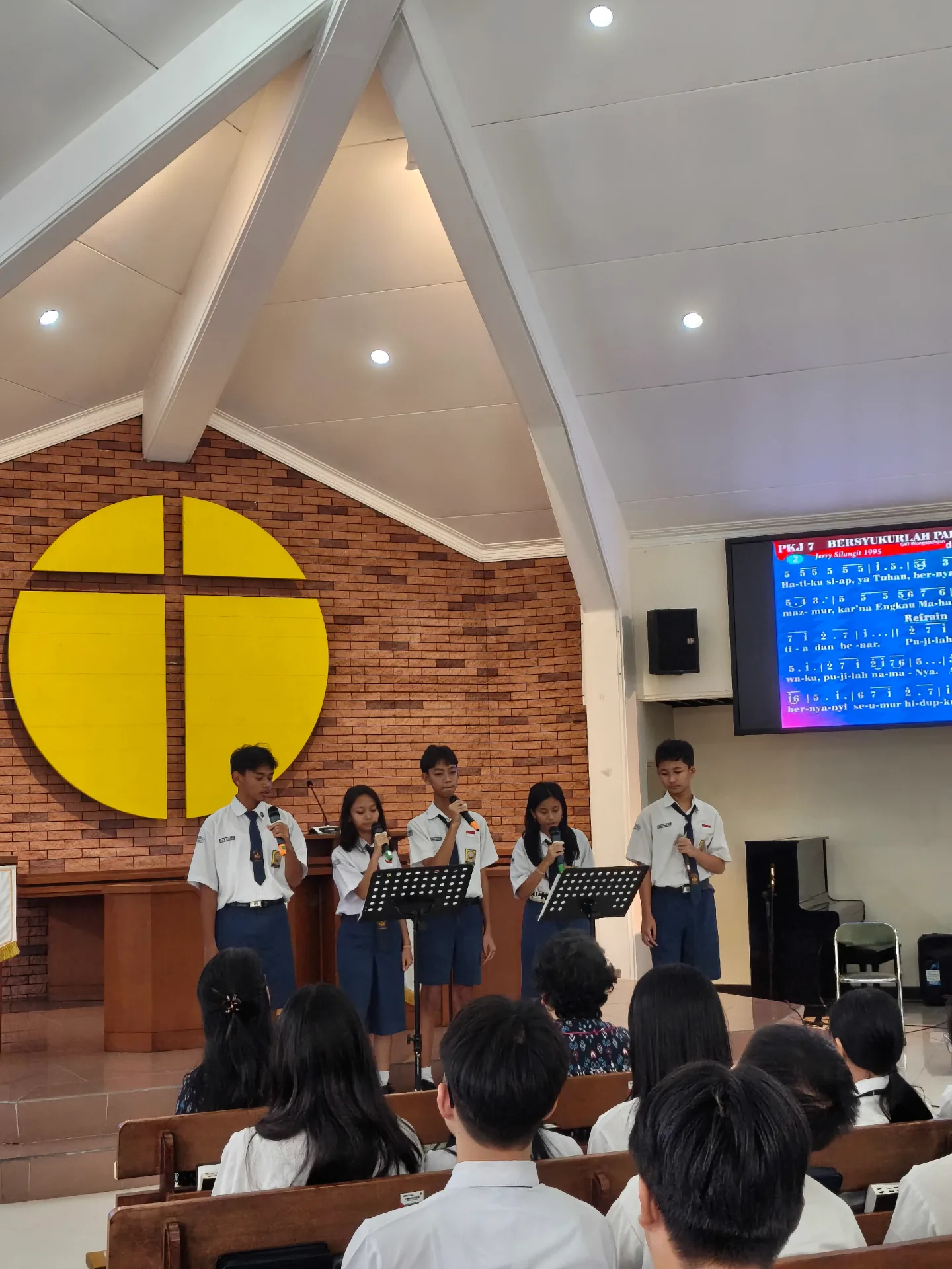 Kegiatan chapel ibadah siswa