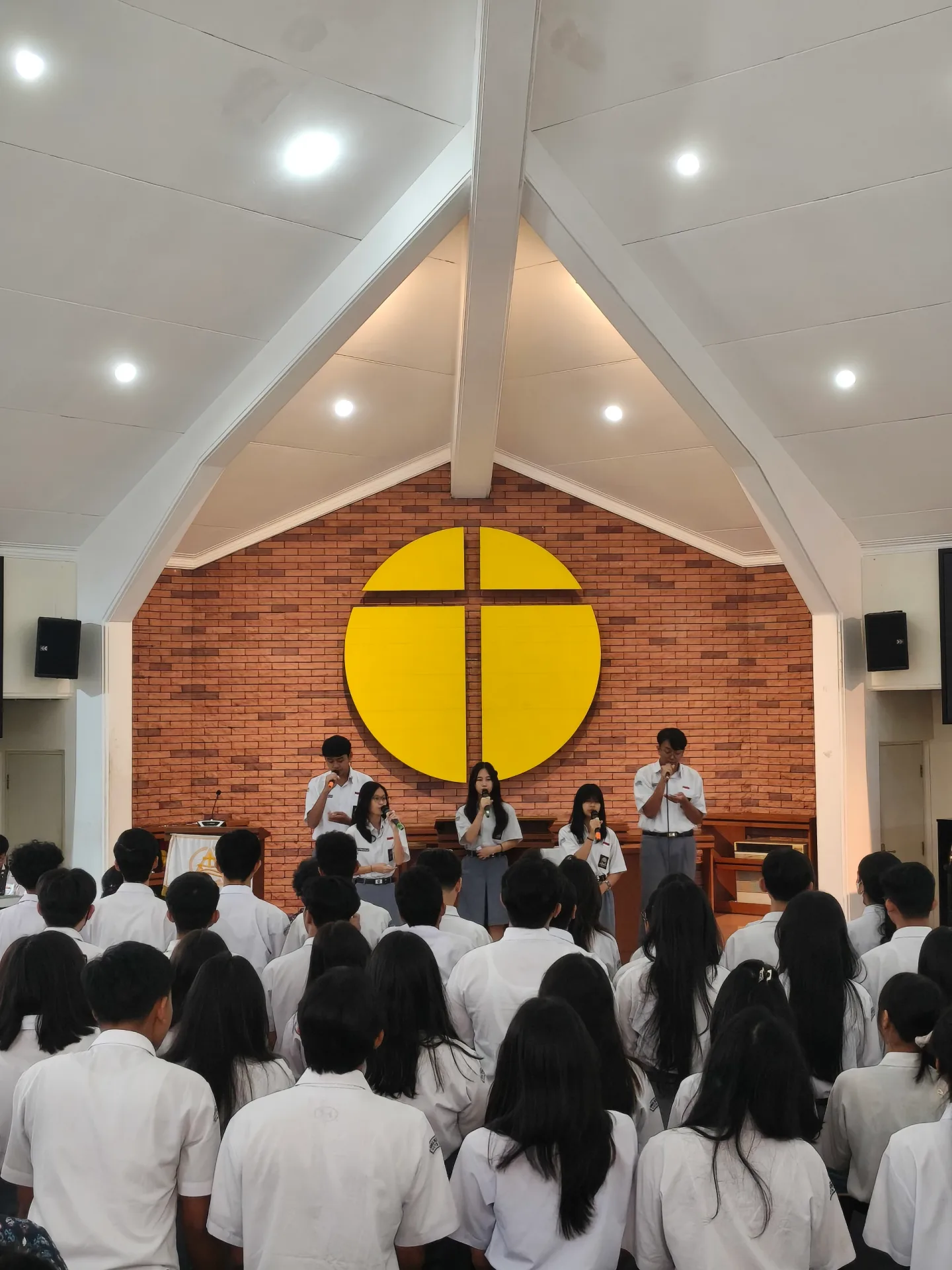 Suasana persekutuan ibadah