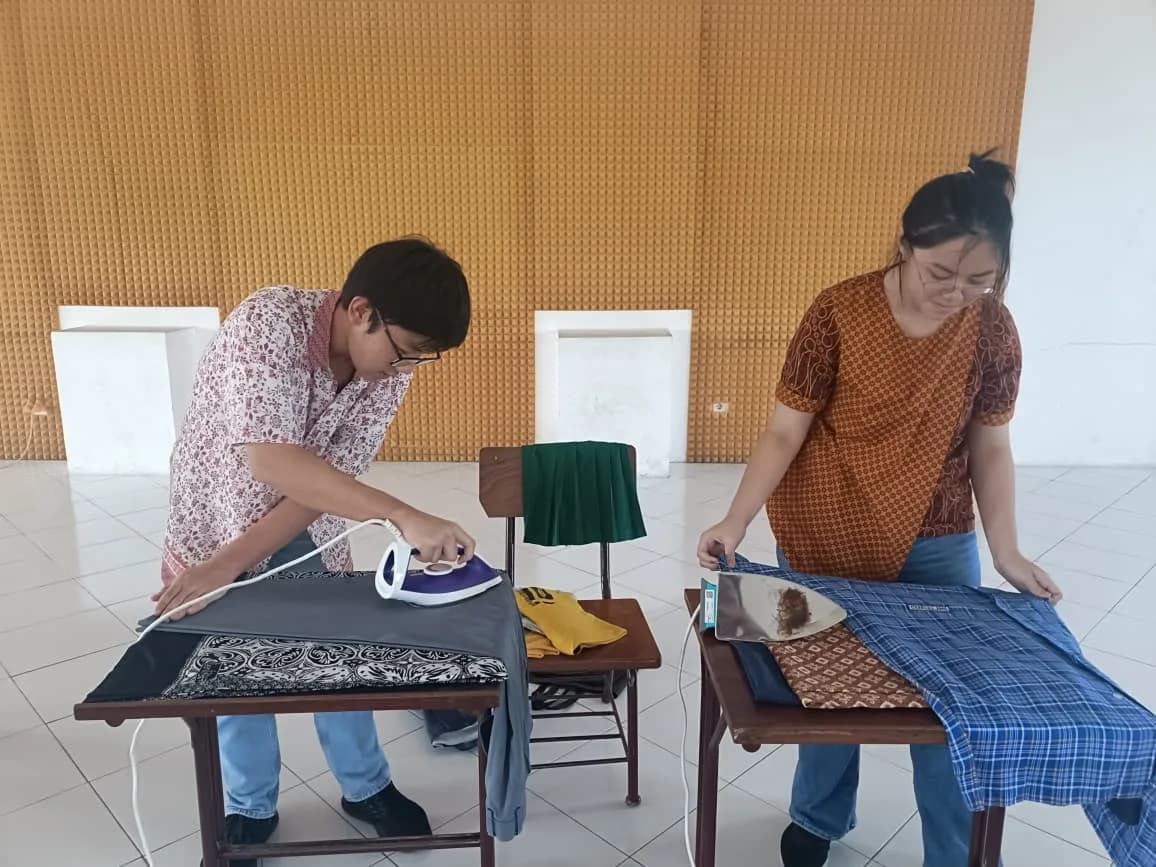 Home Economics - Menyetrika & Merapikan Baju